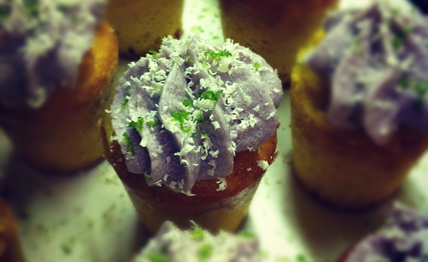 Citron cupcakes blåbär frosting